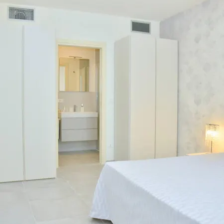 Enjoy In Our Serene Flat Appartamento *