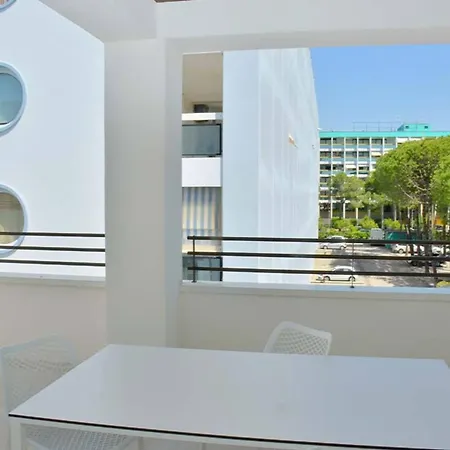 Enjoy In Our Serene Flat Appartamento